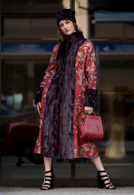 One of a kind collection: Floral Coat with faux fur collar - Front